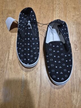 NWT Activ Pro Slip-On Black And White Geometric Print Canvas Shoes
